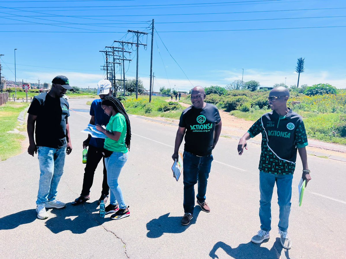 ZwellyTin's tweet photo. Dintswalo, don't you worry, the solution is just your vote away
#VoteForEconomicGrowth
#ActionSAProject2024
#WeCanFixSA
#WeWillFixSA 💚🤍💚🤍🇿🇦🇿🇦 https://t.co/ICiWavBwSM