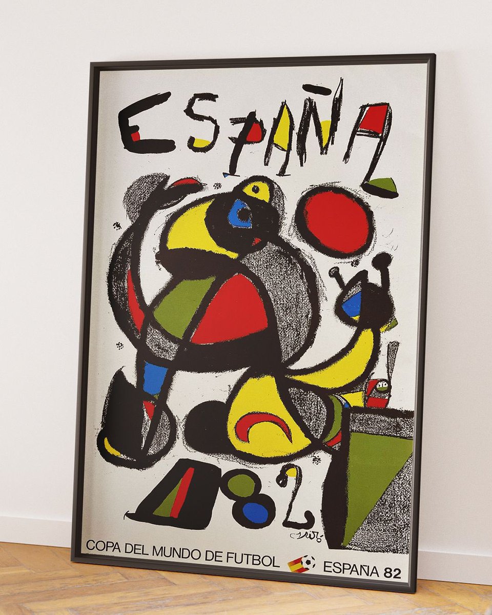 BACK IN STOCK 🚨 Original Espana 82 posters available in 7 different designs from 7 different artists across 7 different cities. Let’s take a closer look at them 🧵