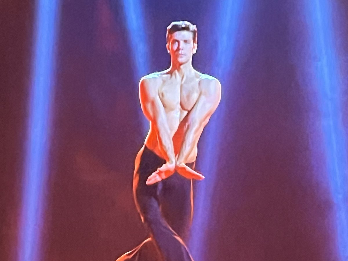 Stronza's tweet image. Scusate se le foto son venute mosse, e’ l’emozione 🥰🥰🥰🥰🥰
#RobertoBolle
#Sanremo24
