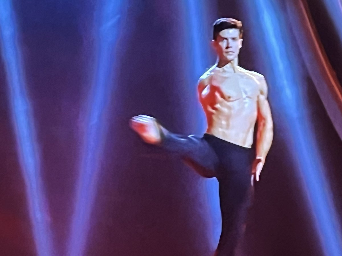 Stronza's tweet image. Scusate se le foto son venute mosse, e’ l’emozione 🥰🥰🥰🥰🥰
#RobertoBolle
#Sanremo24