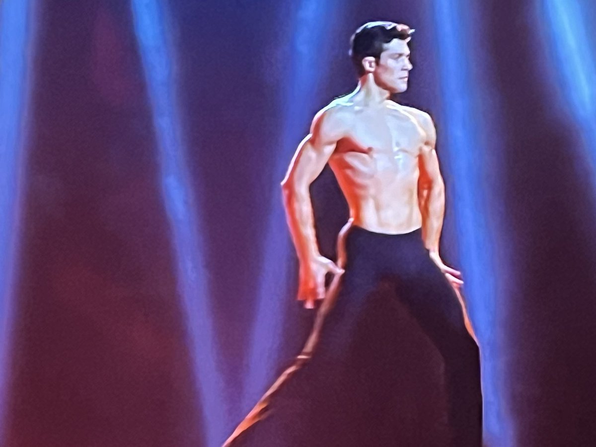 Stronza's tweet image. Scusate se le foto son venute mosse, e’ l’emozione 🥰🥰🥰🥰🥰
#RobertoBolle
#Sanremo24