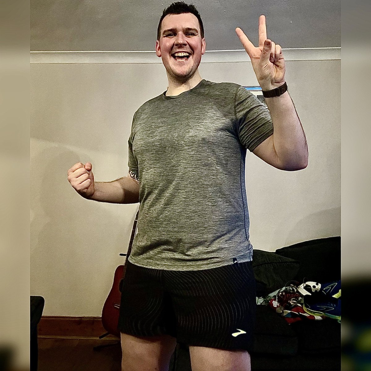 The look of a guy who: 🏋️ - lost 5lb this week making the total 2 stone 5lb (- 15kg) !! ❤️ - Getting the feeling back of self love, self respect and self worth 😍 Come at me world, I’m ready for you 😜😜 How’s your weekend going? #mentalhealthrunner #brooksrunningcollective