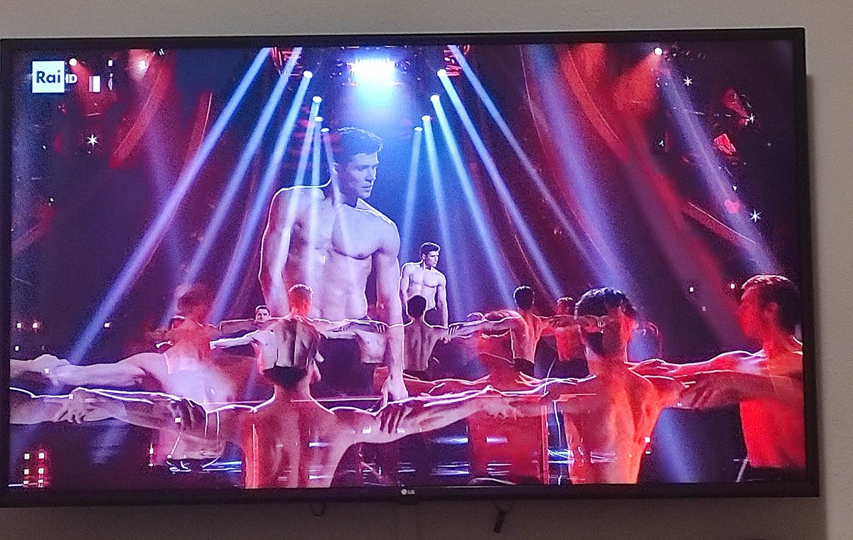 ChoosyGirl73's tweet image. Il #Bolero è sempre una meraviglia.
.
.
.
#Sanremo2024 #RobertoBolle
