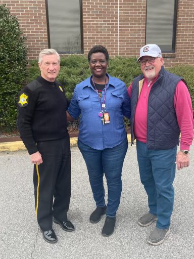 Thank you to Gary Snider and Sheriff Leon Lott for being a part of Coats for Kindness and choosing Burton-Pack as one of the recipients. We are achieving excellence together! @Richland1Elem @RichlandOne @RCSD
