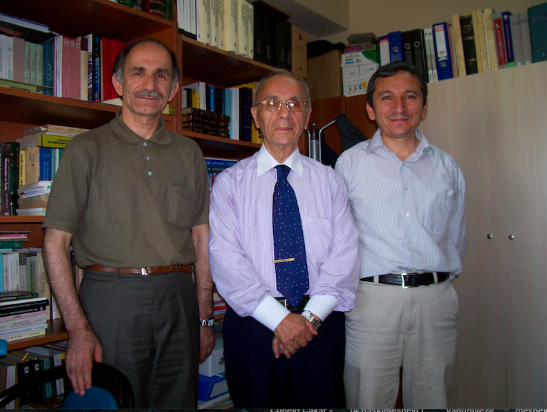 suleymandogan68's tweet photo. Gazeteci/Yazar Oğuz Çetinoğlu tarafından kaleme alınan, "Seçkinlerden Bir Seçkin: Hulûsi Çetinoğlu" isimli eser @akilfikirkitap tarafından neşredildi.Edebî bir tür olan hayat hikâyesi yazacaklara rehberlik edecek kitapta, Türkiye'nin nasıl kalkınacağına dair ip uçlarını veriyor. https://t.co/Fg66oWBOLy