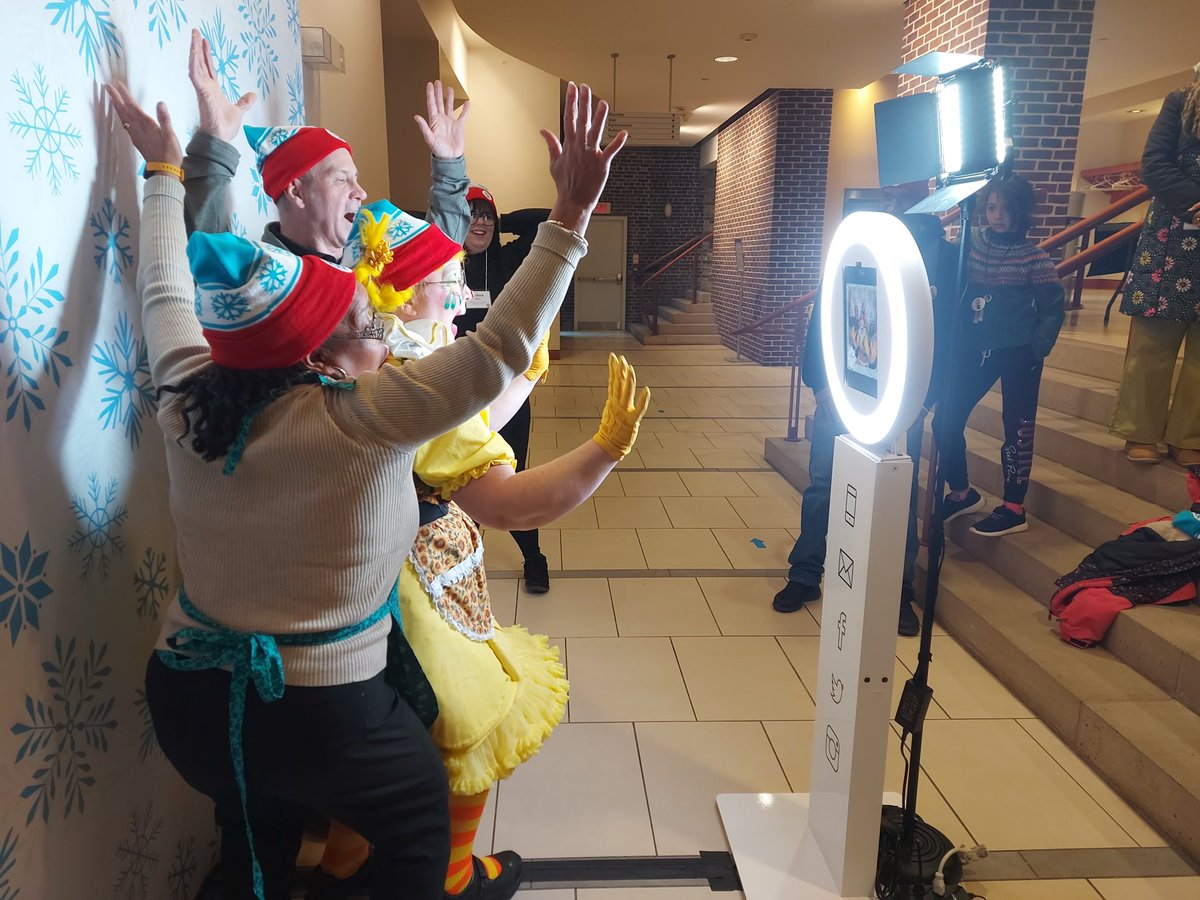 YSM_TO's tweet photo. The YSM Winter Walk has begun! And Sunshine the clown is bringing along some fun! #YSMWW #YSMWinterWalk https://t.co/UHZJuUz44q