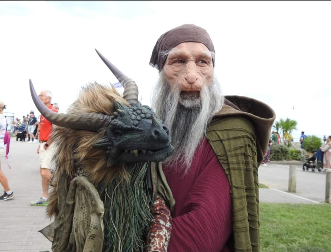 MervilleFrPlage's tweet photo. Nouvel an chinois... année du Dragon ! S'il y a bien une contrée où on s'y connait en dragon... c'est à @MervilleFrPlage. Rdv les 21 et 22 sept à @cidreetdragon ! Année porte-Bonheur donc ! https://t.co/YmAptioGVd