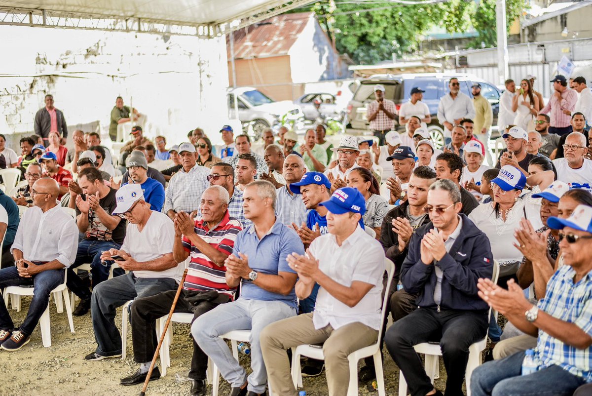 ulisesrodg's tweet photo. Enriquecedor encuentro con la asociación de comerciantes y juntas de vecinos del Hospedaje Yaque.

Agradezco su respaldo y quiero que sepan que cuentan con un aliado comprometido. Juntos trabajaremos para revitalizar esta emblemática zona comercial y promover el progreso que merece. #esturnodesantiago