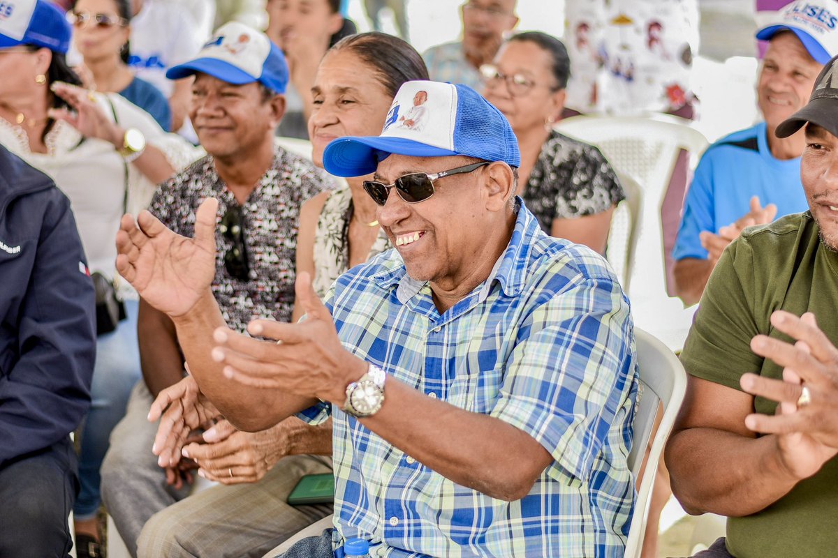 ulisesrodg's tweet photo. Enriquecedor encuentro con la asociación de comerciantes y juntas de vecinos del Hospedaje Yaque.

Agradezco su respaldo y quiero que sepan que cuentan con un aliado comprometido. Juntos trabajaremos para revitalizar esta emblemática zona comercial y promover el progreso que merece. #esturnodesantiago