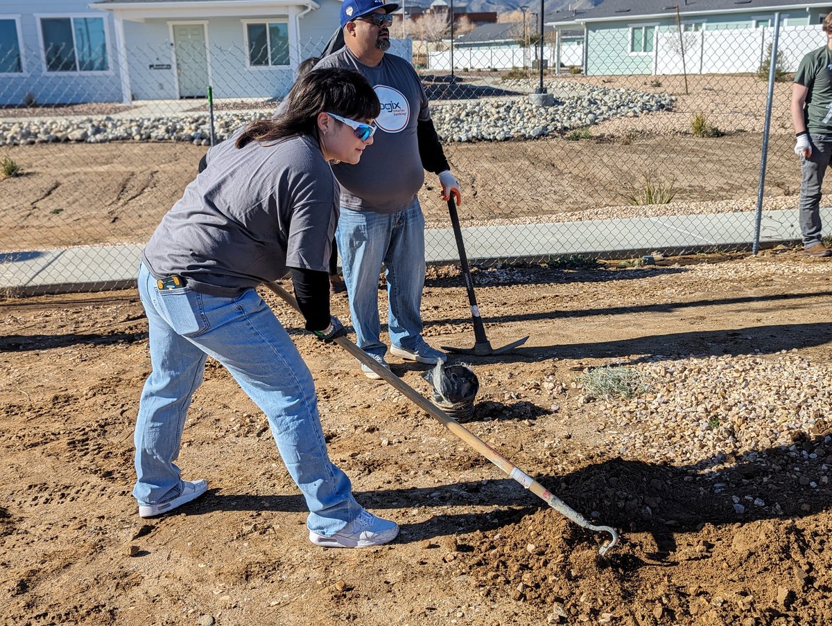 acalagias's tweet photo. We volunteered w/ @Homes4Fams in Palmdale. The #veteransbuild gave us a chance to roll up our sleeves &amp; #giveback. Our branch staff and their families did a gr8 job: mixing cement, grading &amp; painting! Usually, we help w/ home loans; now, we can help build them! #orangeweglad https://t.co/faN0NOo32Y