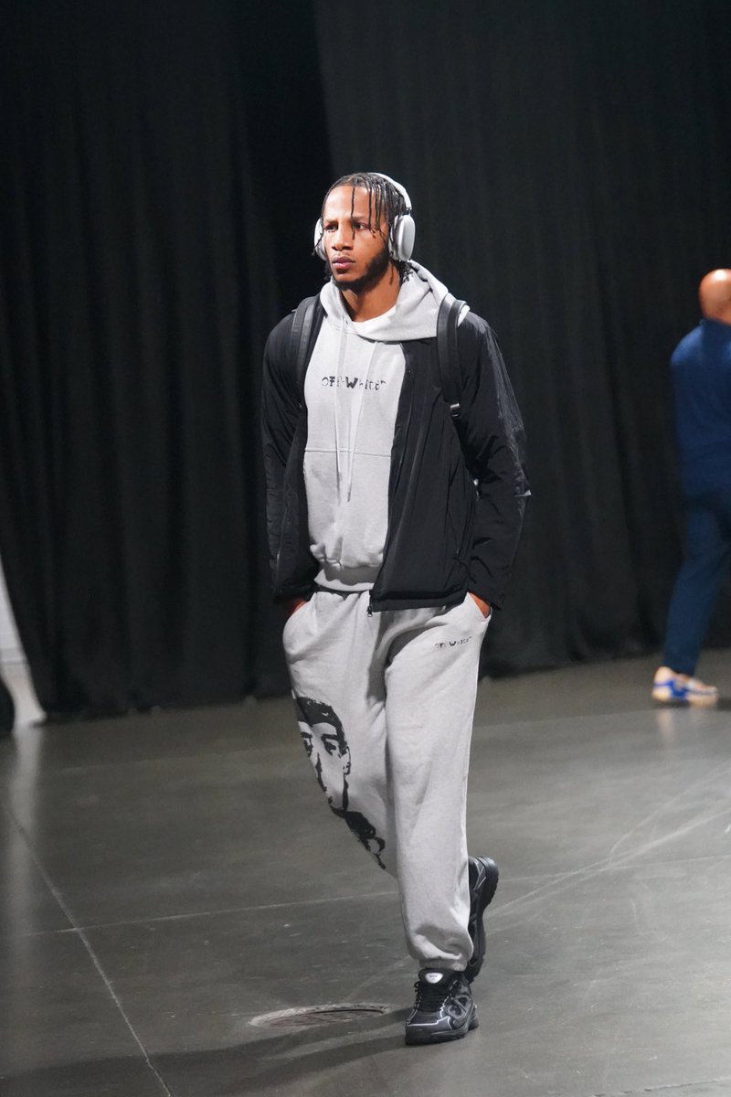 memgrizz's tweet photo. new face in the space @LamarStevens11 https://t.co/gNOZNew3Il