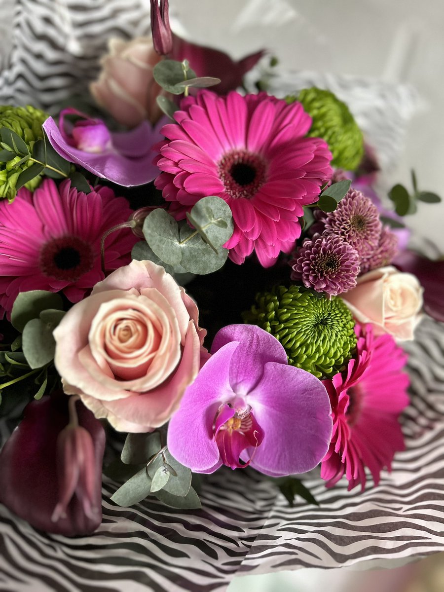 The countdown is on! ♥️🌹💌 

There’s something for everyone this Valentine’s ♥️. 

Order online, give us a call or pop in and see us! 💌 

♥️ hannahburnettflorist.co.uk/product-catego…

💌 01752 696333 

🌹 Unit 2, 6 Dark Lake View, Plymouth, PL6 7FB