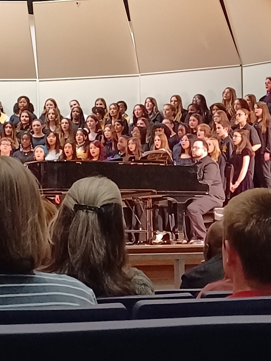 Marleydawn1's tweet image. My girl singing at the All District Chorus Concert. 🎶🎶🎶 They are the best of the best and did amazing!!! Congrats #Lilian 👏 now on to All State!! #Chorus #Singer #Music #ProudMomma
