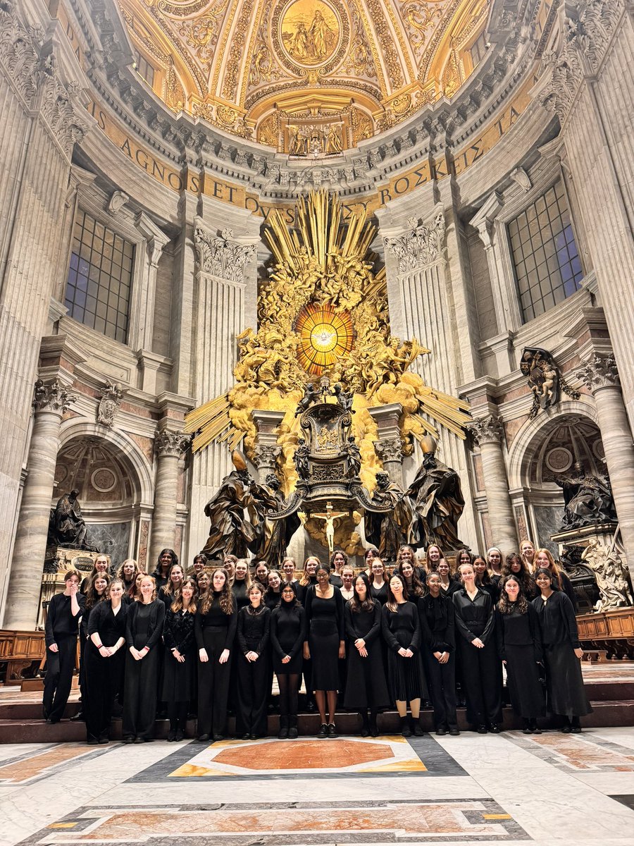 Classics_WHS's tweet photo. Day 2: the Pantheon &amp; Ara Pacis, lots of rain and a beautiful mass at St Peter’s Basilica courtesy of @Music_WHS #rome #classics #choir https://t.co/SXHnuiIptA