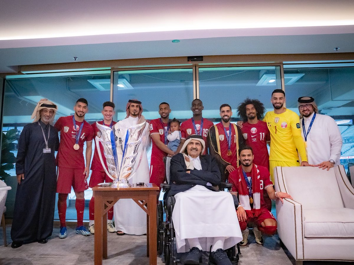 JoaanBinHamad's tweet image. بكل مشاعر الفخر والاعتزاز نبارك لحضرة صاحب السمو أمير البلاد المُفدى ولجماهير العنابي حصد لقب بطولة #كأس_آسيا2023 للمرة الثانية على التوالي .. 🏆🇶🇦🏆
كل الشكر لأبطالنا كبار آسيا ولجميع المشاركين في تحقيق هذا الإنجاز التاريخي .. 👏🏻👏🏻
كما نبارك للمنتخب الأردني الشقيق على روحه