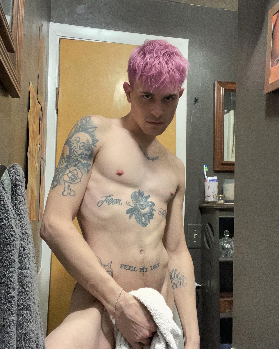 slimxburton's tweet photo. I shaved my chest for the first time in years and I feel like a twink again 🤭 https://t.co/bUvZsdsZmL