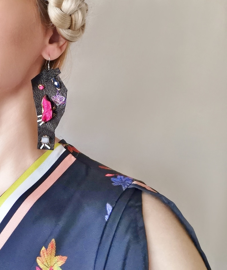 ElyseeartD's tweet photo. Unique bold Boho leather earrings in black and pink, a special gift for best friend or art lover
https://t.co/lTSA6YR75A
#giftforbestfriend #giftforartlover #earingslove #leatherart #mixedmedia #SpringFestival2024 https://t.co/uzQ2WbZWJq