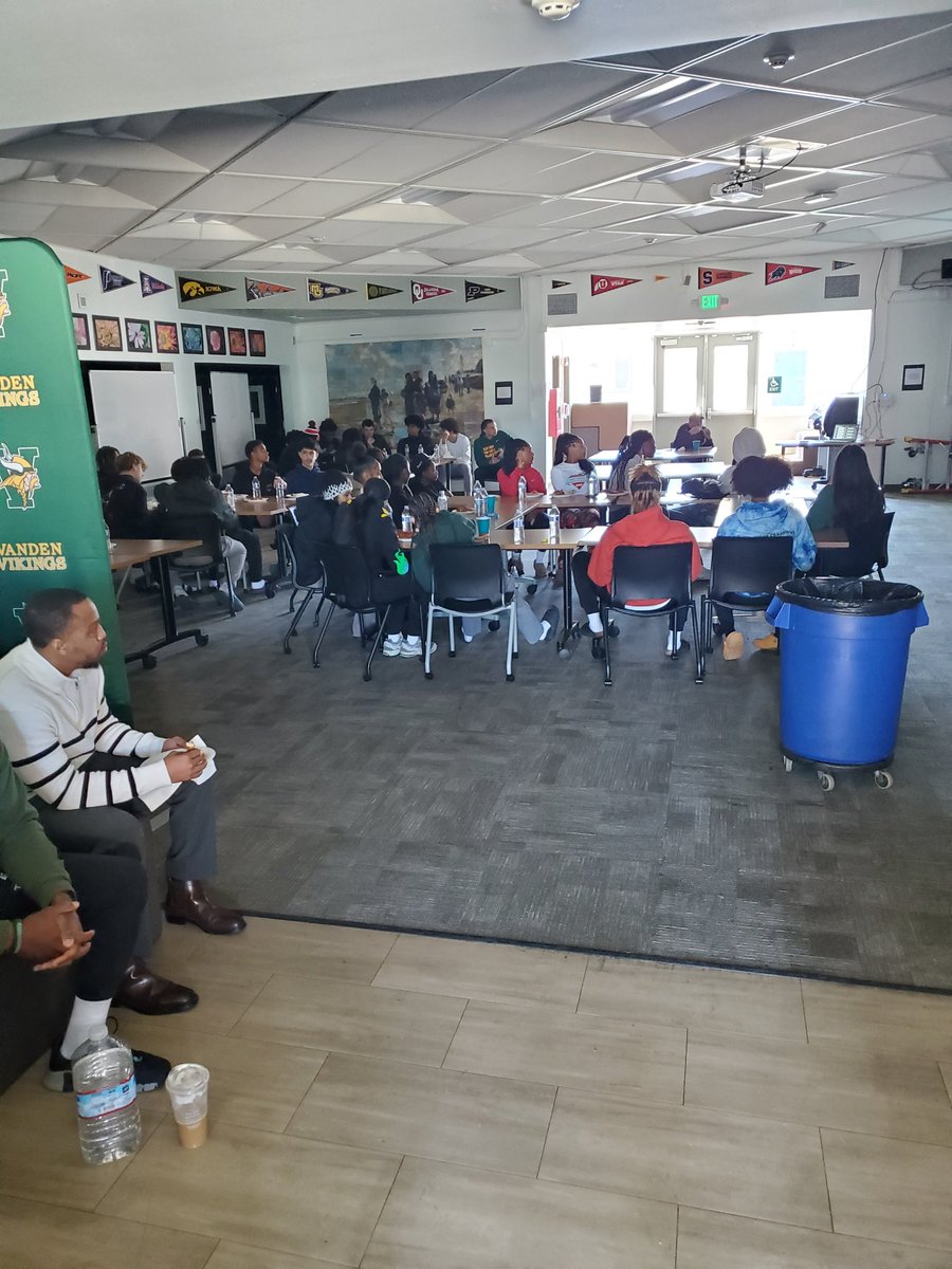 CoachJCarelock's tweet photo. @SacBee_JoeD Vanden Vikings Boys and Lady Vikes watch party. https://t.co/RJrhl6ytws