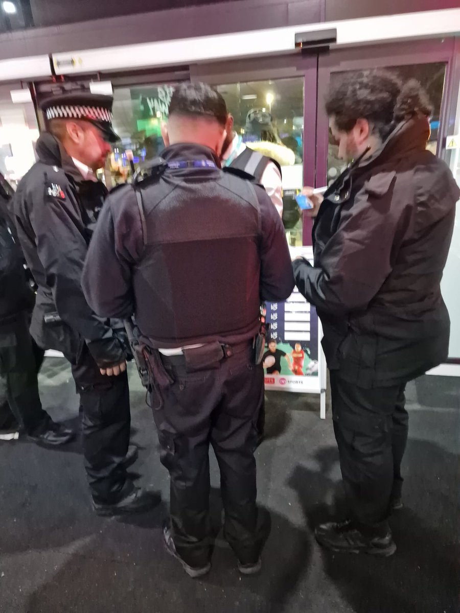 MPSNorthActon's tweet photo. (1/5) North Acton SNT supported by @MPSEastActon and @MPSSouthActon conducted a licensing visit at the TenPins Park Royal today. All staff and licenses were checked. #ealing #acton #snt #nightlife #saferlondon #communitypolicing #licensing #tenpins https://t.co/n5CvdUZrEf