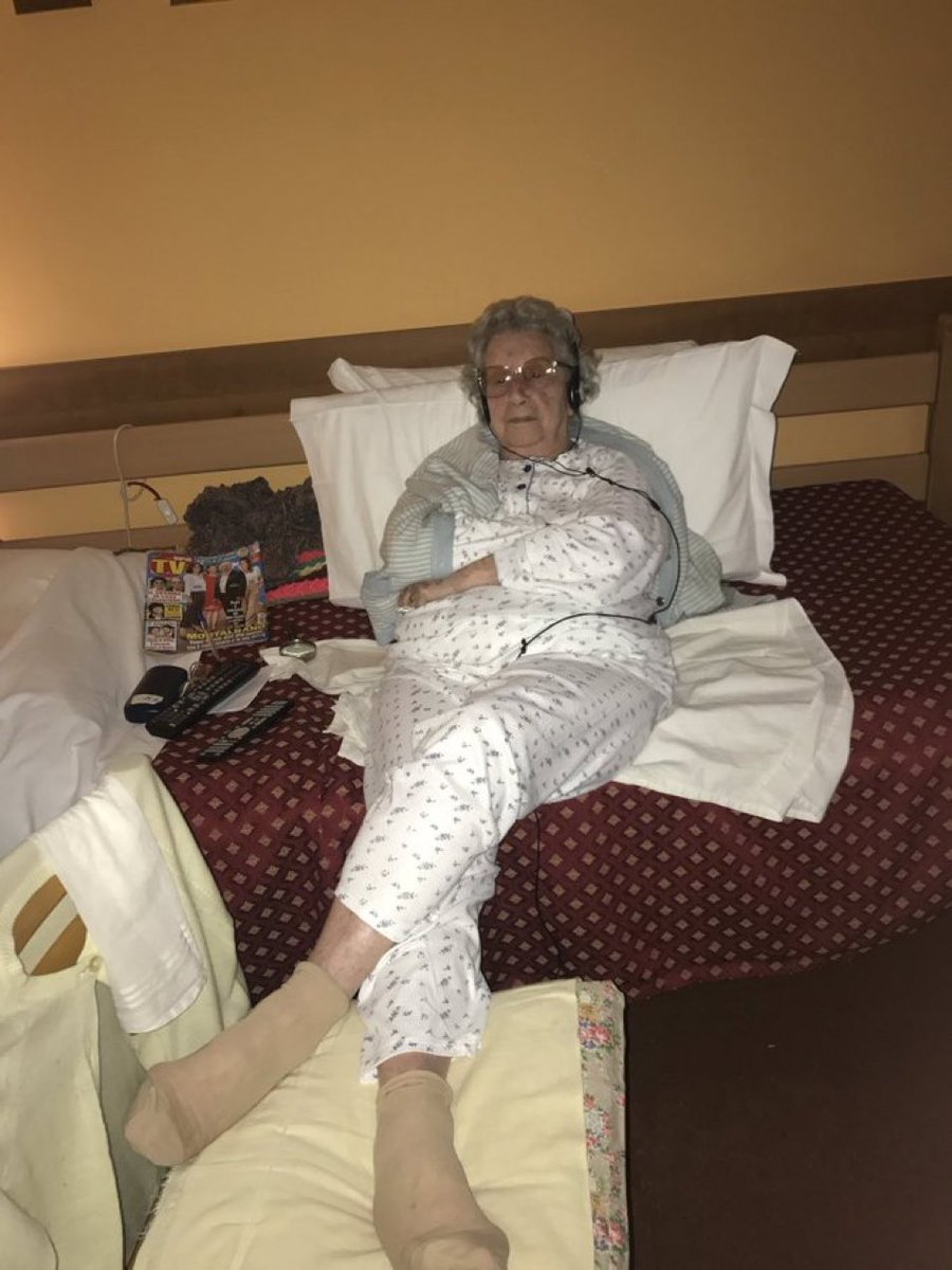 Dal prossimo anno chiedo alla mia casa di riposo di trasferirci a Toronto nella settima del <a href="/SanremoRai/">Festival di Sanremo</a> così almeno la sera riesco a vederlo tutto visto che lá termina alle 2100 ! <a href="/Fiorello/">Rosario Fiorello</a> <a href="/amadeusnnsonoio/">Amadeus</a> <a href="/ViVaRai2Off/">Viva Rai 2</a> #VivaRai2 #FestivaldiSanremo2024 👵🏼🎼🥁🎸🎤🎺