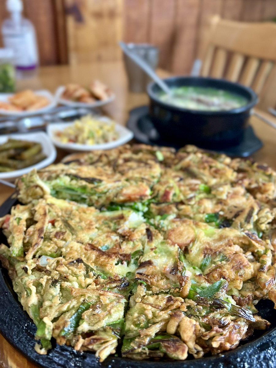 Crispy seafood pancake? Yes, please! #pajeon #kfood #koreanfood #annandaleva