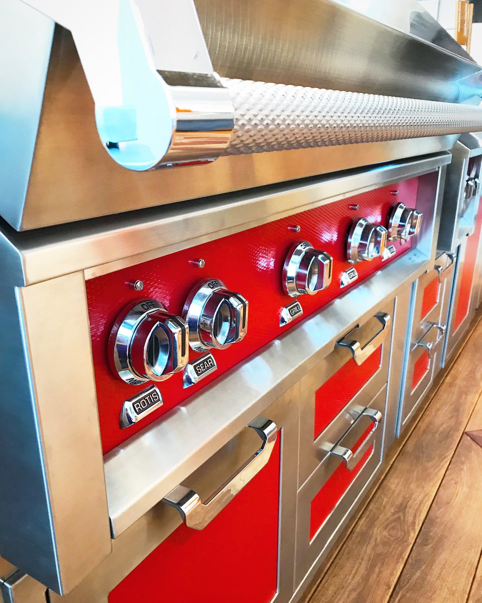 That color red is supposed to make your heart beat just a little faster ❤️. #HestanGrill #chooseHestan