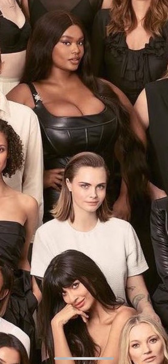 daphne_etal's tweet photo. Cara delevigne looks like she just farted and shes hoping no one cam smell it https://t.co/lSPw6FGXQQ