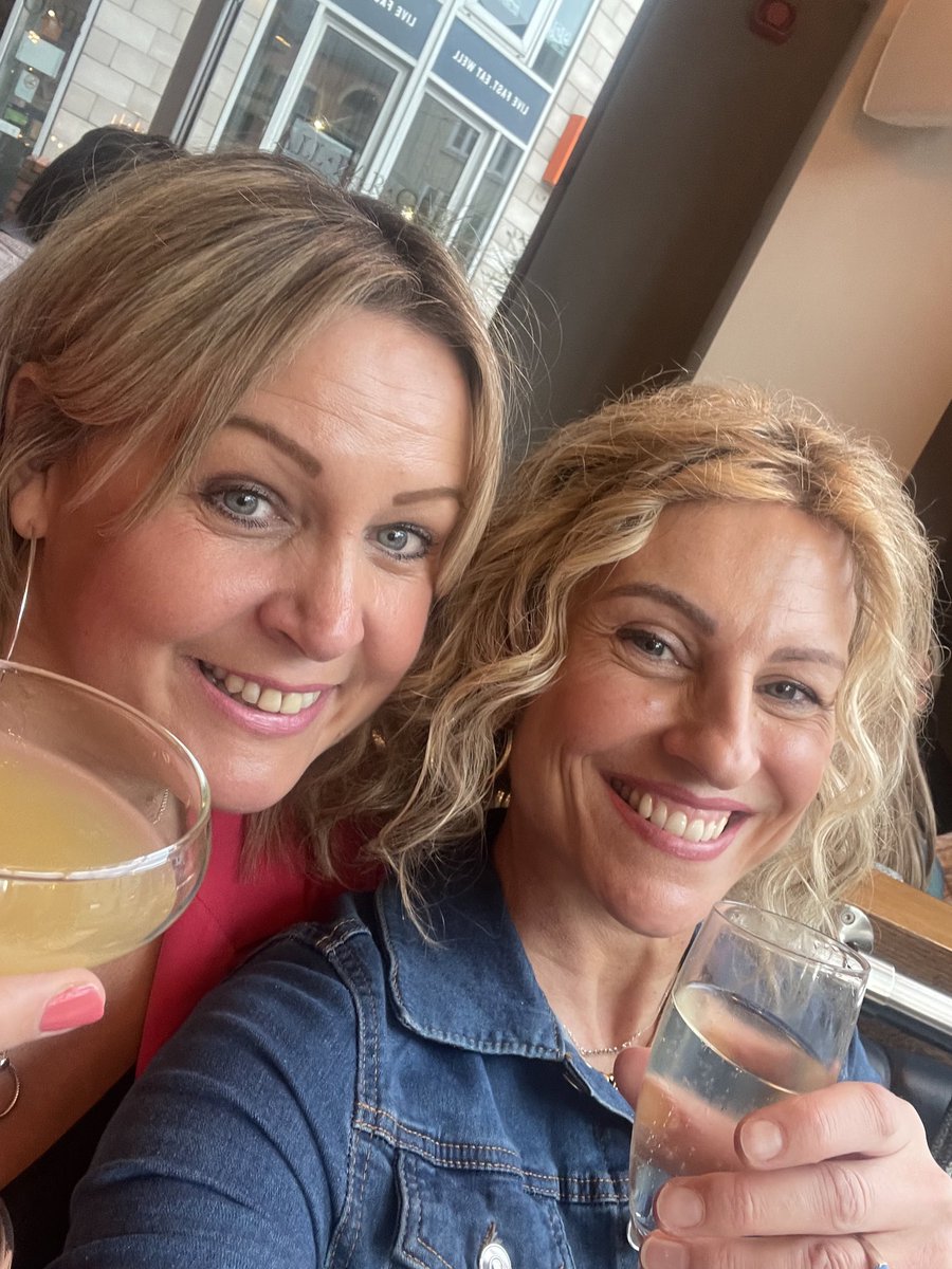 LouiseRebecca22's tweet photo. Who doesn’t love a bottomless brunch 🤪🍹🧉🥂❤️🔥 #Turtlebay #dayer https://t.co/dKB5XGE9YB