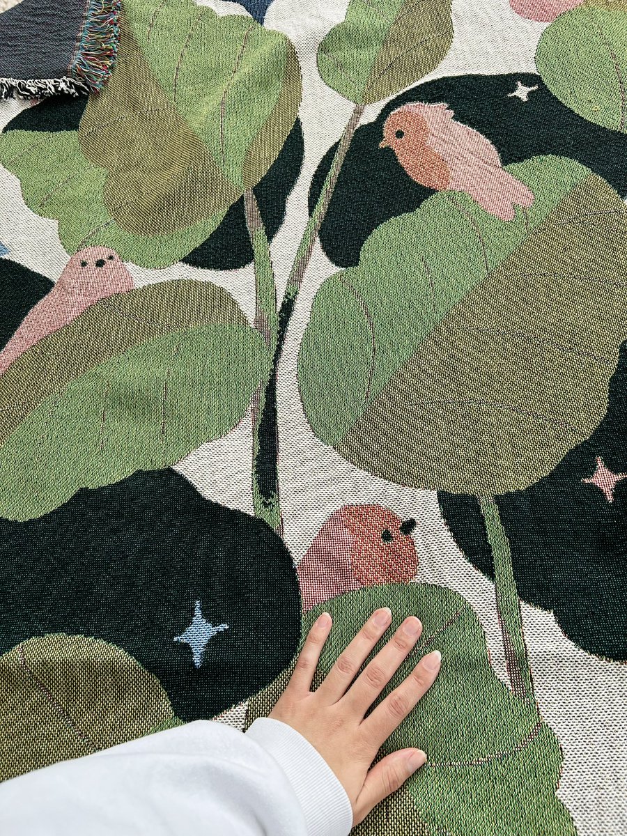 chocolettchoo's tweet photo. I got gifted this sample and it’s really cute! I’ve never made tapestries before 🤔 but I’m curious if anyone would be interested in one of these? https://t.co/dl9v281Rdz