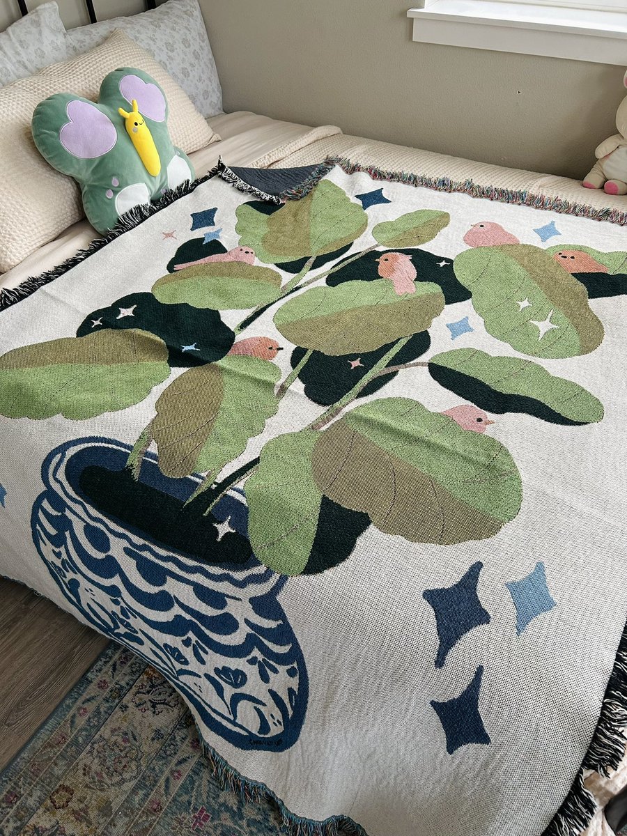 chocolettchoo's tweet photo. I got gifted this sample and it’s really cute! I’ve never made tapestries before 🤔 but I’m curious if anyone would be interested in one of these? https://t.co/dl9v281Rdz