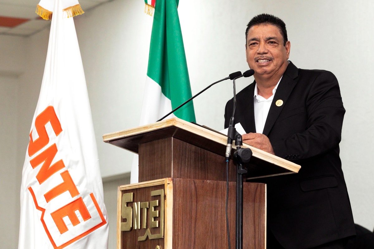 ProfesorNieves's tweet photo. #80AniversarioSNTE

El #SNTE 📚 no quitará el dedo del renglón para que @USICAMM_OFICIAL deje de atentar contra derechos de docentes, advirtió el líder del SNTE, Mtro. Alfonso Cepeda Salas, durante X Pleno Extraordinario de la #Sección35

Leer nota 👇👇👇
https://t.co/m7lQxWD2FK https://t.co/X4aZWURJ8M