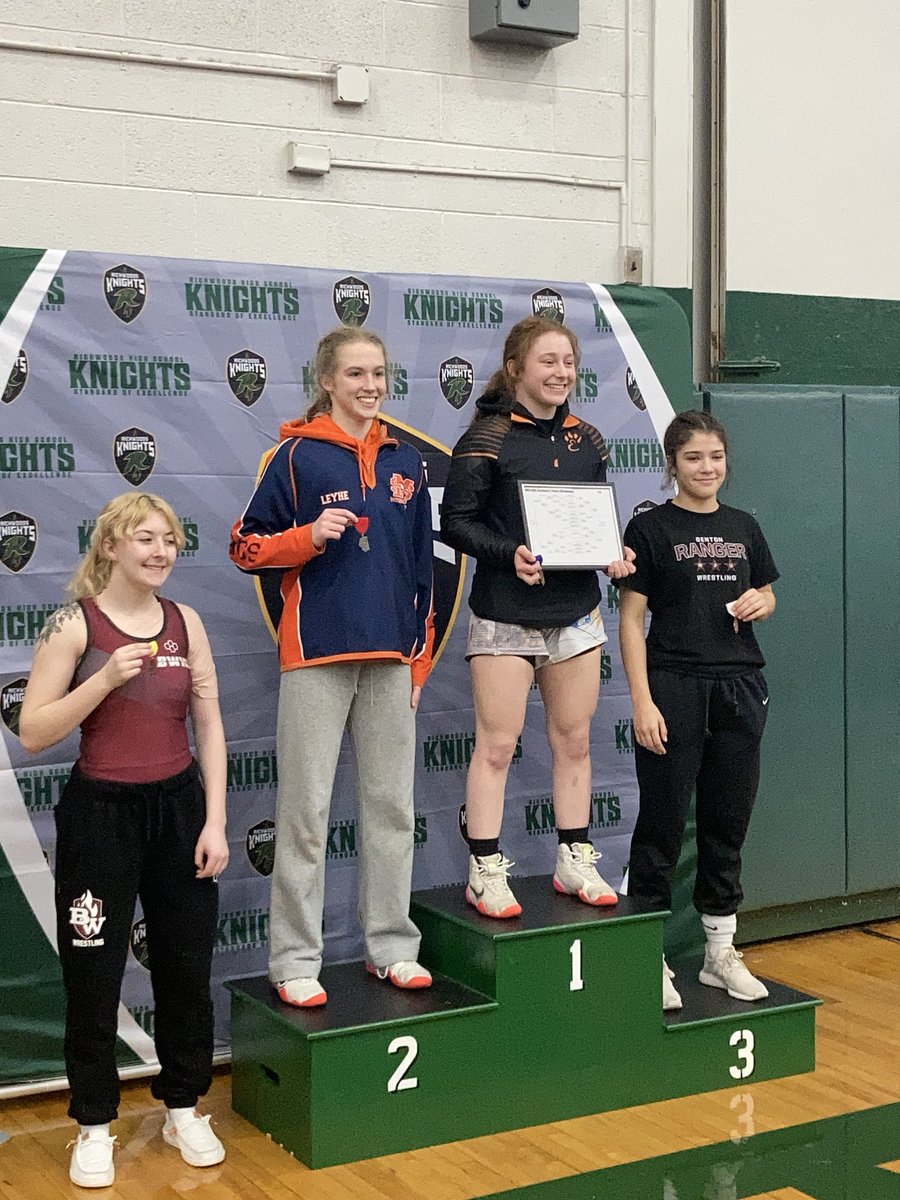 Isabelle Leyhe 120 qualified for the IHSA Girls State Tournament by placing 2nd at the Peoria Richwoods Sectional!