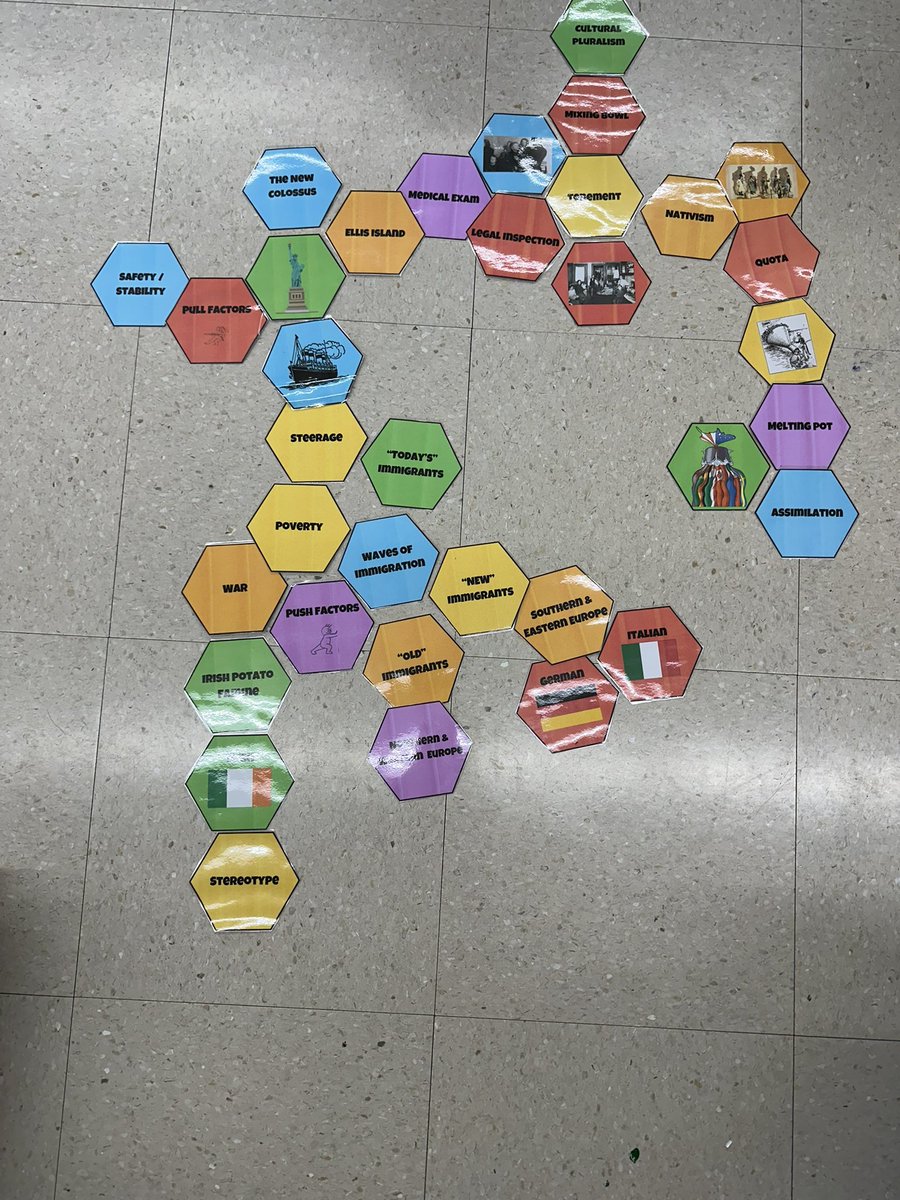 This week students used hexagon puzzle builders to review for their test on immigration! Young historians were challenged to create connections about terms and ideas learned throughout the unit 🧩