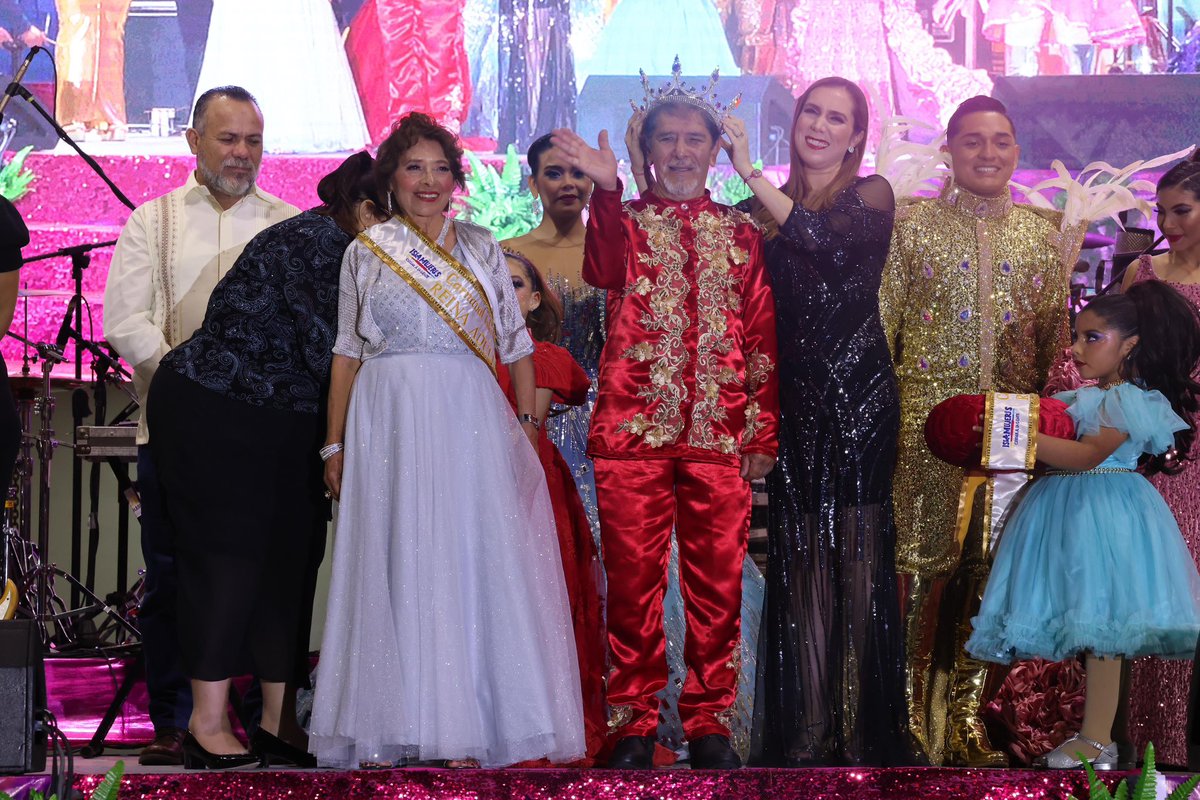 Bajo el encanto de Isla Mujeres, celebramos la coronación de la Reina del Carnaval Fantasía Tropical 2024, guiada por la presidenta <a href="/soyateneadeisla/">Atenea Gómez Ricalde</a>. Un espectáculo deslumbrante que refleja la elegancia y alegría de nuestra isla caribeña. ¡Viva la magia del Carnaval! 🎭👑🥳
