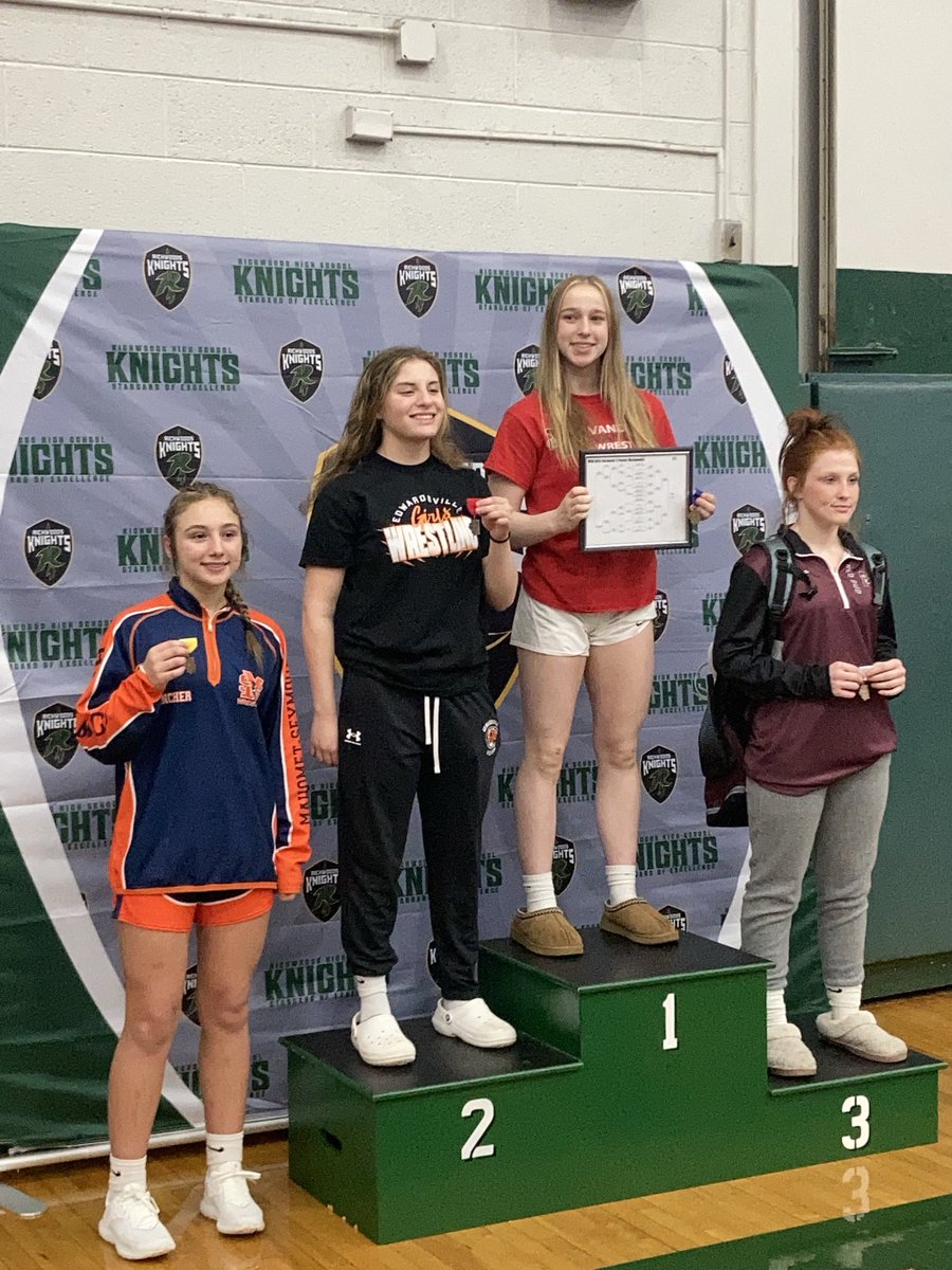 Jaycee Fancher 125 qualified for the IHSA Girls State Tournament with her 4th place finish at the Peoria Richwoods Sectional!