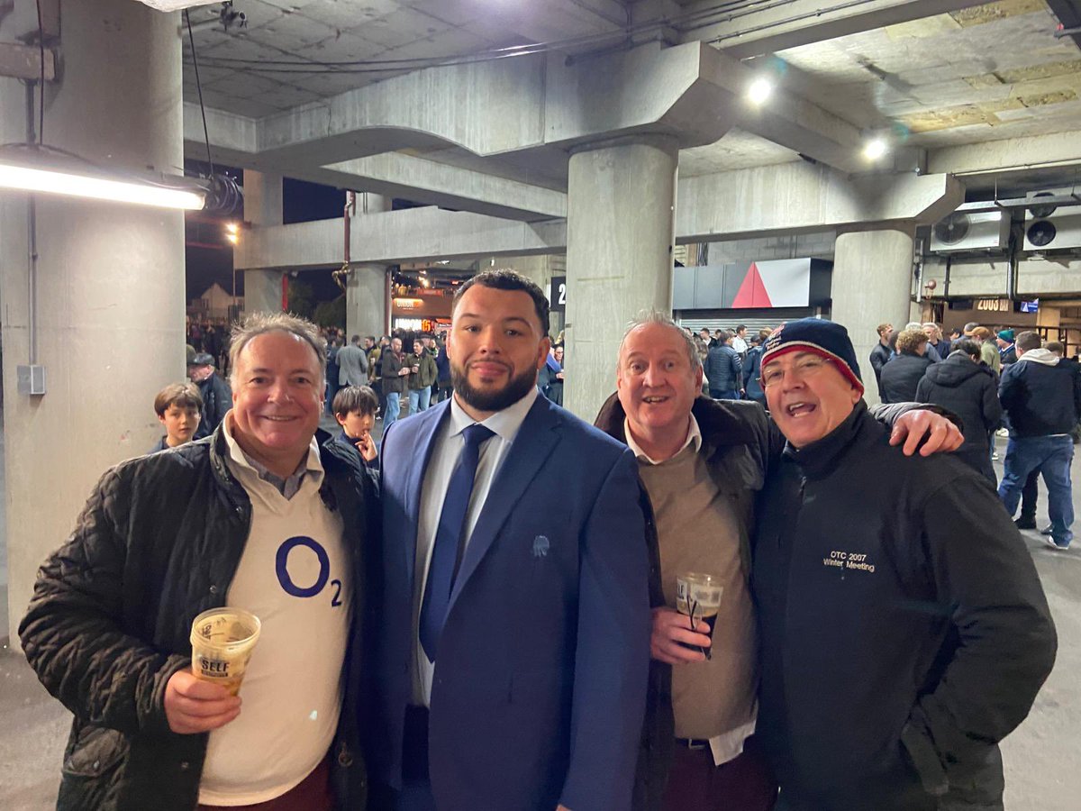 It’s only @EllisGenge with some top athletes
