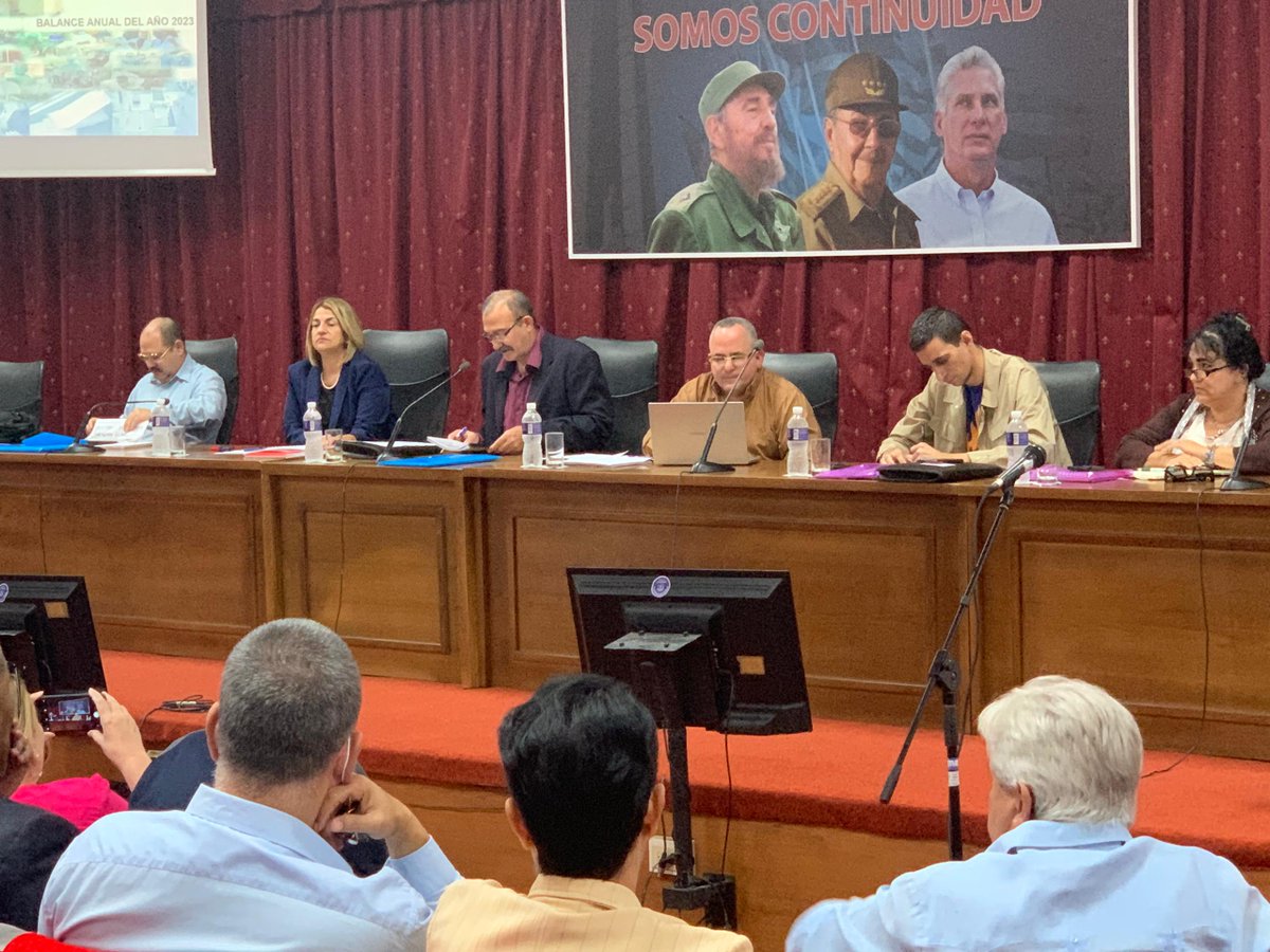 🇨🇺#CubaPorLaVida 
En el Centro de Convenciones Cojímar participamos junto a <a href="/JLBrocheLorenzo/">Jorge Luis Broche Lorenzo</a>, <a href="/DrReinol/">Dr.C. Reinol Delfin García Moreiro</a> en reunión anual del viceministerio de Asistencia Médica, evaluamos:
👉 Indicadores de salud.
🤰Resultados del PAMI🤰👶 durante 2023 y proyecciones para el 2024