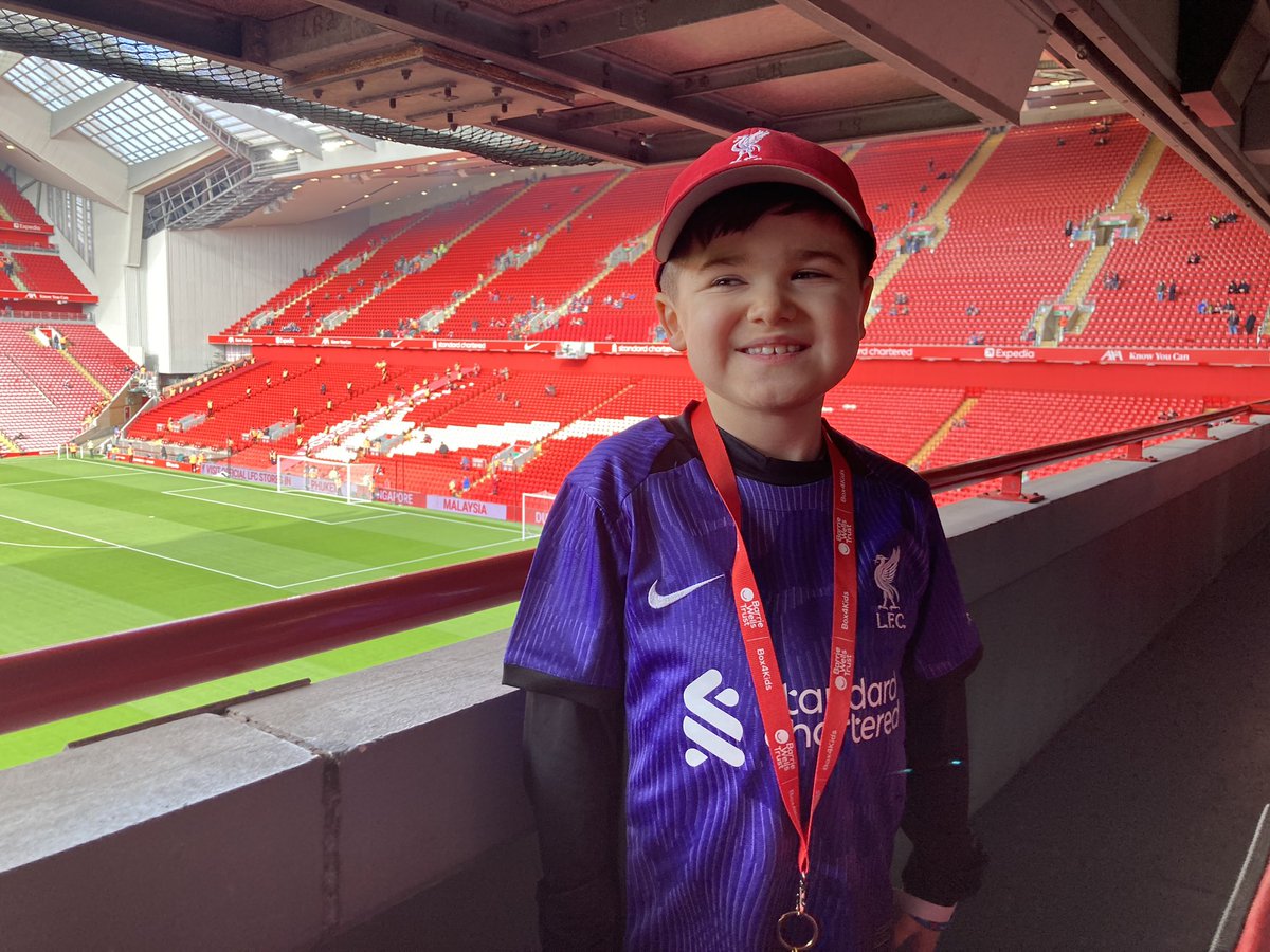 Action4Alfie's tweet photo. Myself & Alfie were fortunate to be invited once again to @BWellsTrust #Box4Kids for the @LFC VIP experience.
We had a great time along with 3 amazing other Dads & Lads π«Άπ»
Great to meet @MTLawrenson ππ»
Thanks Barrie & Heather βΊοΈ
#DuchenneMuscularDystrophy #DuchenneAwareness https://t.co/xvUxFWfxXI