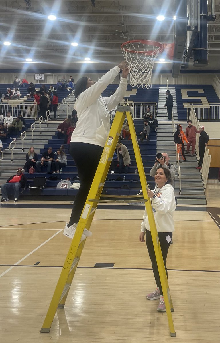 Girls Basketball wins 1st IHSAA Regional Championship in history!
Great job Bears!