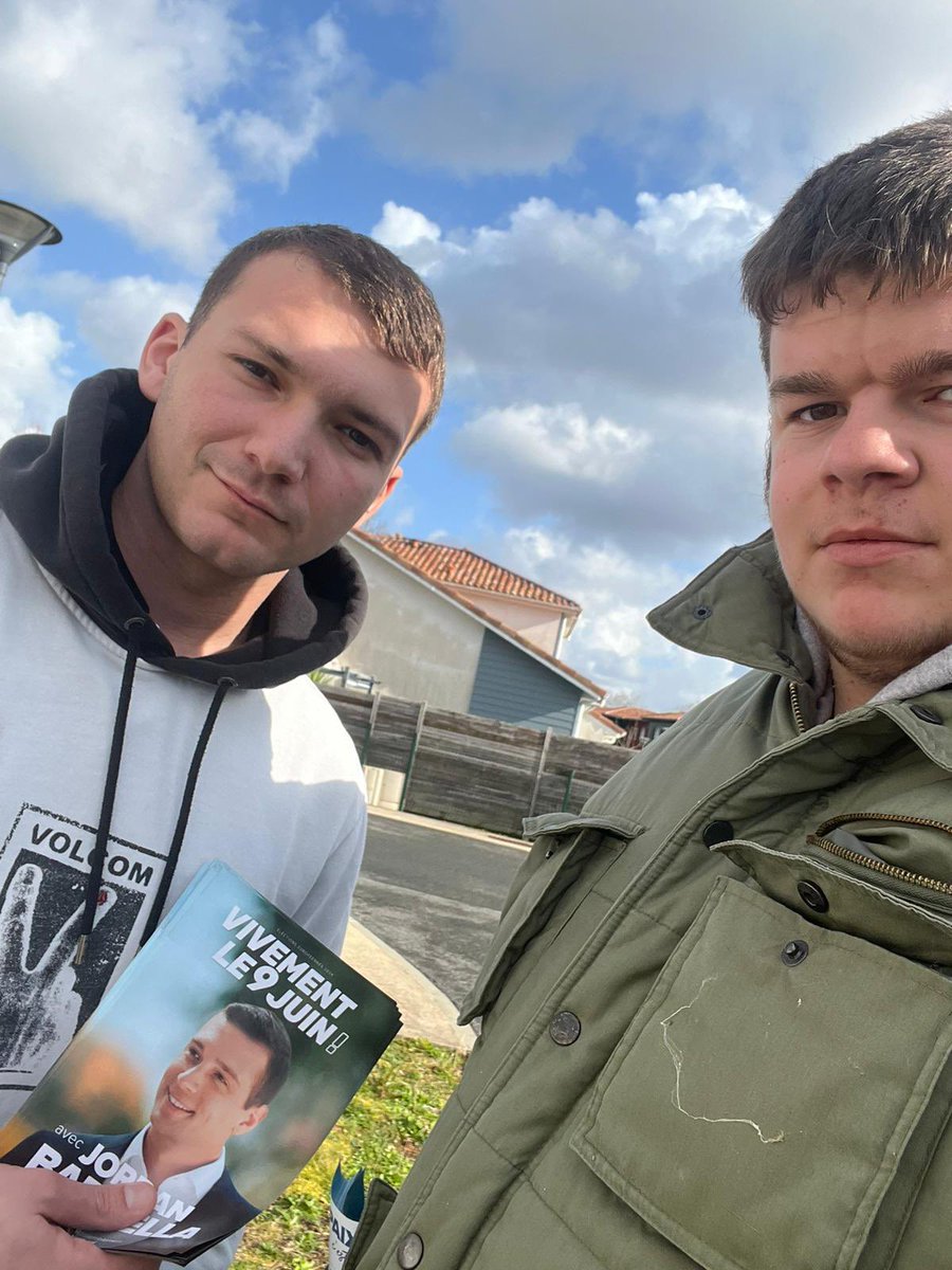 BernierNicola40's tweet photo. Encore une belle journée collage et boîtage sur les communes d’#ondres et ses alentours,🔥🔥
Merci militant pour leurs présences et à @Franceschini_RN 🇫🇷🇫🇷
#VivementLe9Juin https://t.co/D7o0zK42Yf