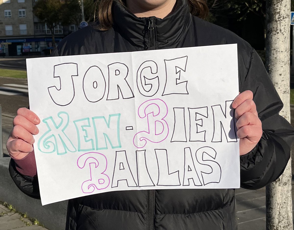 que m hicieron un cartel por dios 😭😭