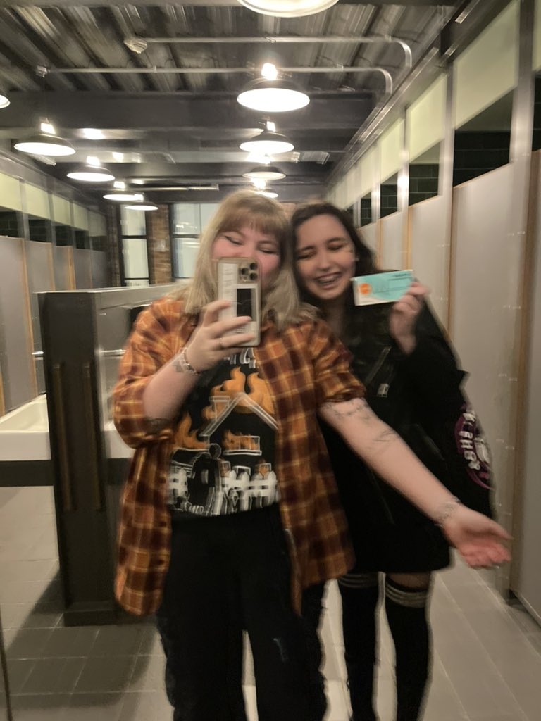 arrayof_light's tweet image. Met Dan Howell he said he’d shag the gherkin marry the bt tower and kill the shard and ME TOO 
The man of the people truly