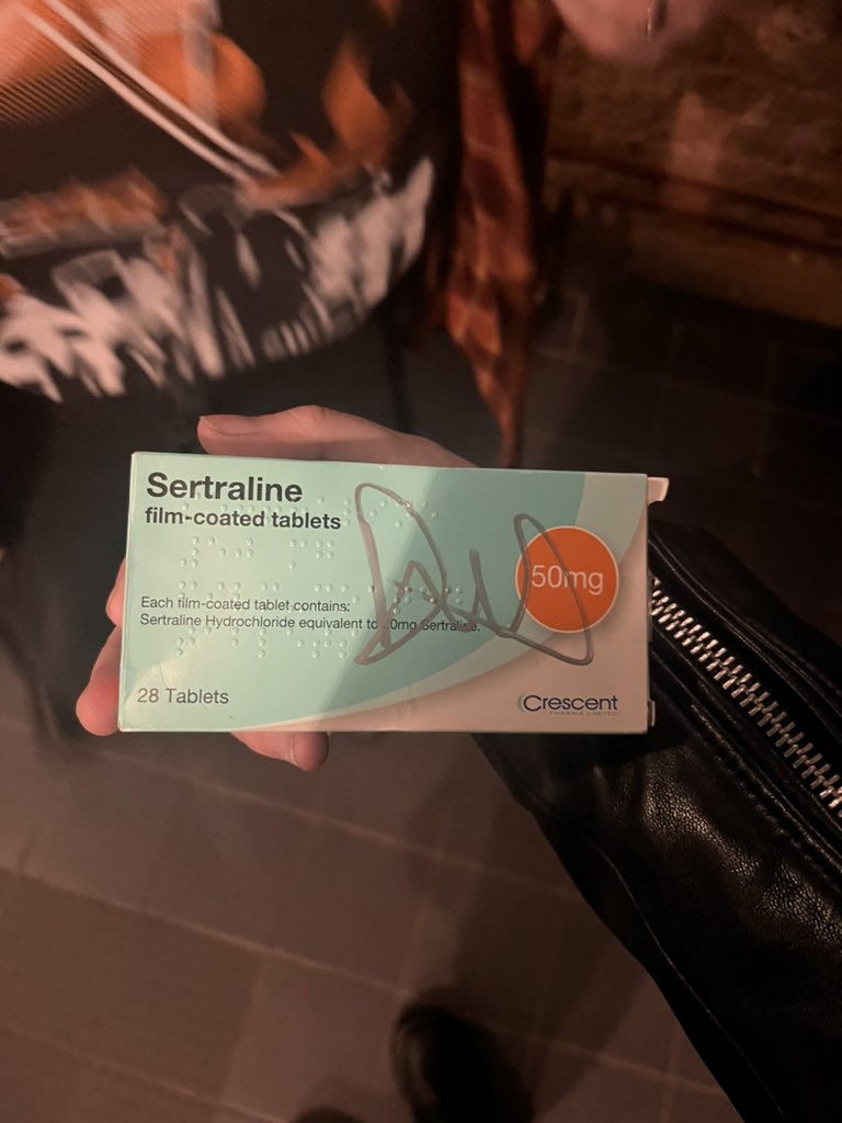 arrayof_light's tweet image. Met Dan Howell he said he’d shag the gherkin marry the bt tower and kill the shard and ME TOO 
The man of the people truly