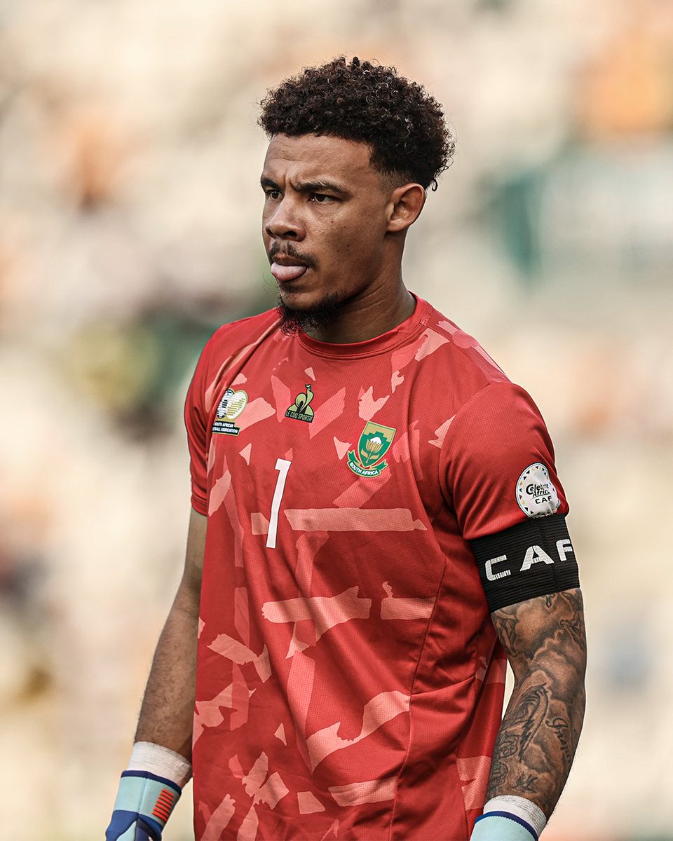 ESPNAfrica's tweet photo. South Africa's Ronwen Williams at this year's AFCON:

▫️7 games
▫️5 clean-sheets
▫️6 saves in two penalty shootouts

He'll be the tournament's outright Golden Glove winner if Nigeria's Stanley Nwabali fails to keep a clean-sheet in Sunday's final 👏 https://t.co/ciMClthCHH