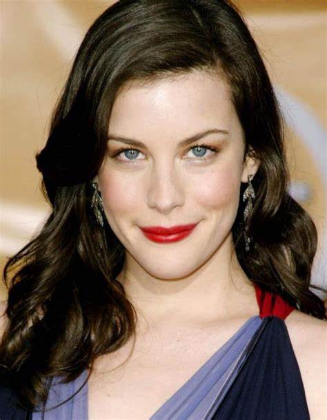 LIV TYLER                - Página 7 GGAmp5HWcAAy-By?format=jpg&name=small