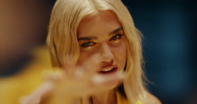 Dua Lipa sobre seu próximo álbum: "É som mais voltado para o rock e pop/rock.., vai demorar um pouco, mas estou trabalhando duro para garantir que seja algo especial e estou tendo ajuda de uma grande artista pra escrever as músicas e um grande produtor para produzir o meu álbum".