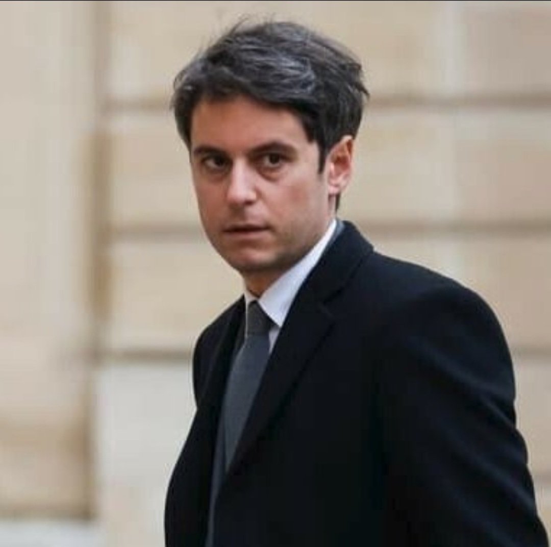 Maitre_Eolas's tweet photo. Mon client a gardé le silence / Mon client a parlé https://t.co/2eCJ2B0FDl