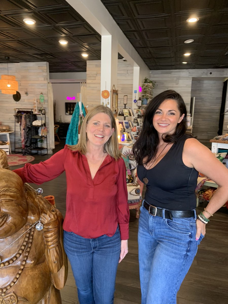 AnnOBrienLiving's tweet photo. Thank you to Storm and everyone who came out for the workshop today at @wildgingerapoth in #SarasotaFL. We did some great #energywork on Creating and Healing #Relationships! #attractinglove #guidedmeditation #energyhealing #spiritualjourney #manifestinglove #intuitionguidance https://t.co/t6Uo9h3zZH