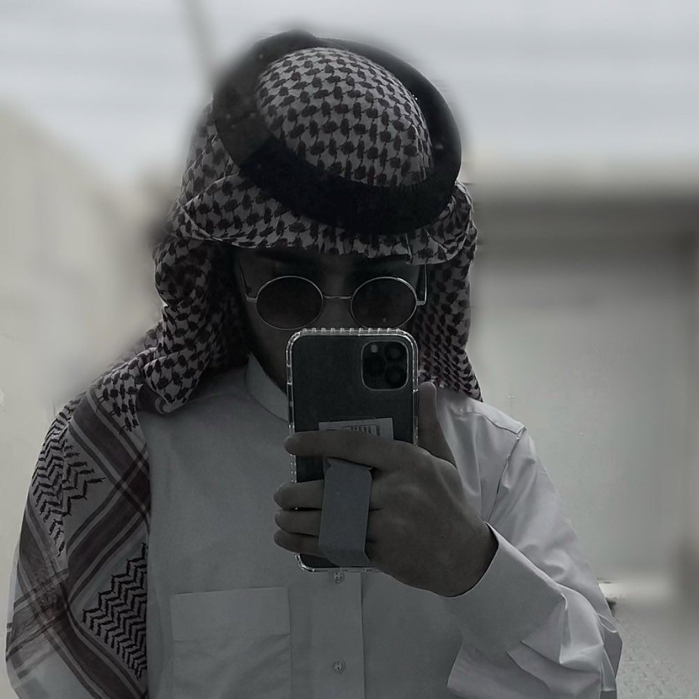 eee6tt's tweet image. غياب بلا سبه هجاد بلا تنبيه 
وجفت اغلا العرب نار على الكبد وهاجه 

نضج قلبي من البعد وش حاجتك تكويه 
جفاك الجمر والصبر في بعدك الصاحبه

طبع حبك بقلبي و الايام ما تمحيه 
هذا هجرك يحاول يموجه ولا ماجه 
#حمود_الدوسري