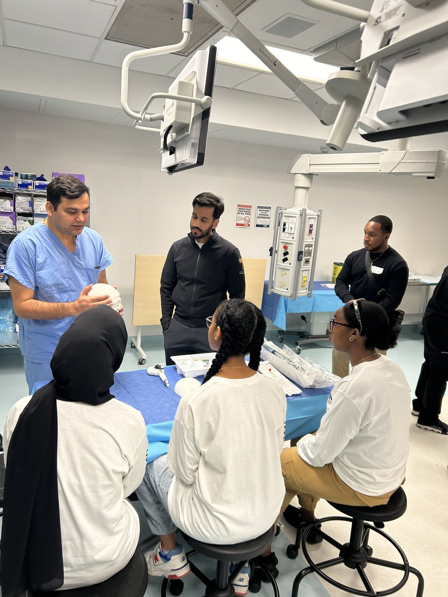 Day 4: Next Surgeon🫀 and 🧠 simulation @EthiconCanada @lina_elfaki @AkachukwuNwako1 @AliyaIzumi ❤️💎🫀💪🧠🇨🇦 @uoftmedicine @UnityHealthTO @UofTCVsurgery @UofTMed_OID @UofTNeuroSurge @UofTSurgery @DrNirLipsman @garrick_mok @TOHousing @EkeneNwajei